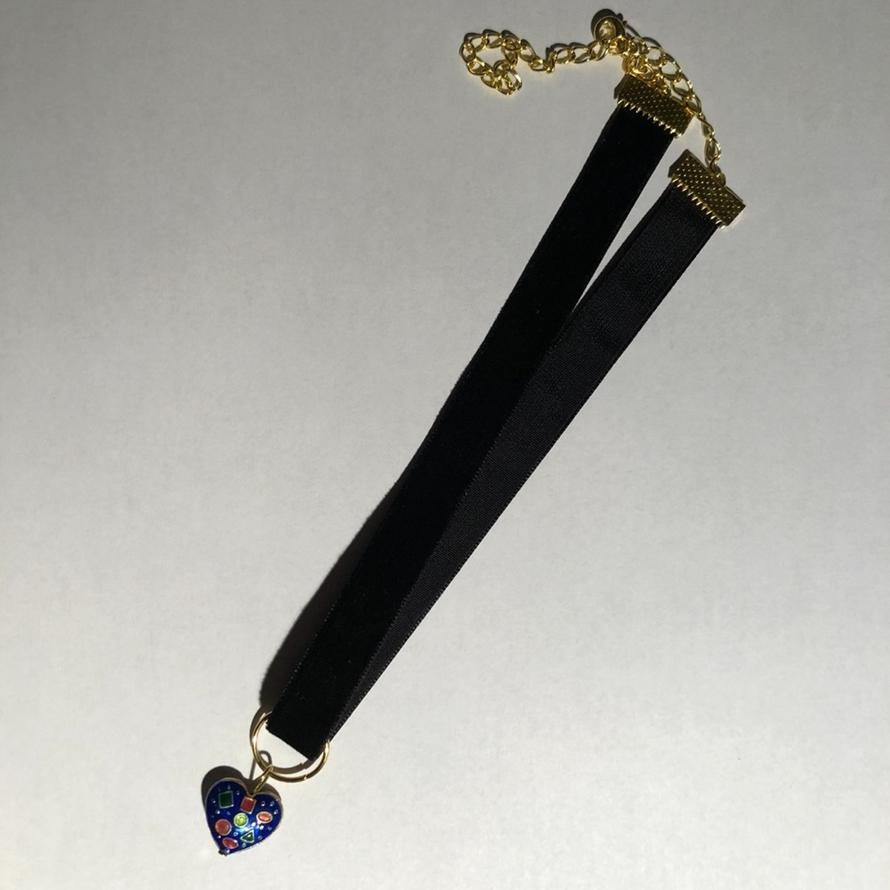 Velvet chocker